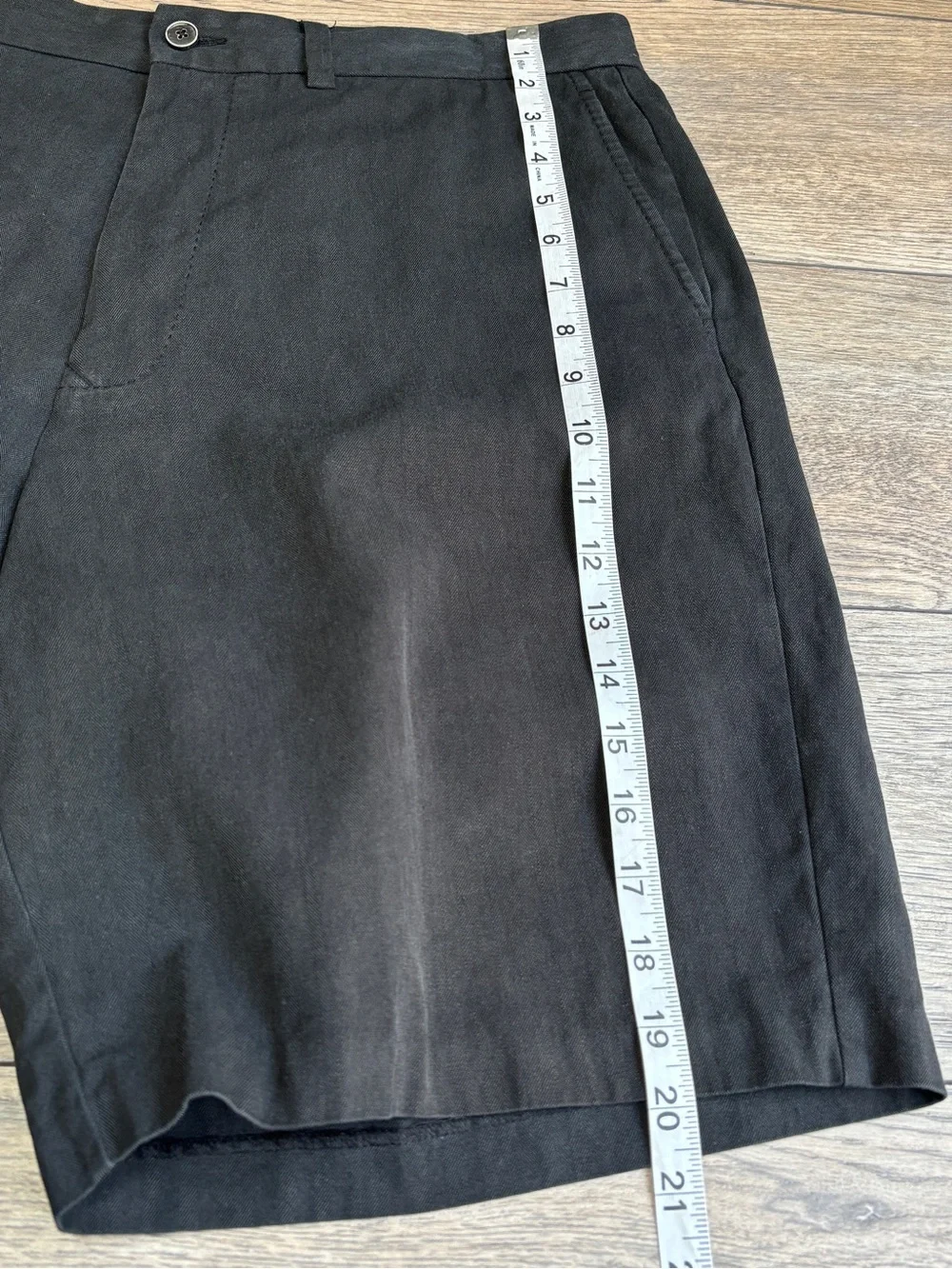 Tommy Bahama Men’s Silk Blend Black Chino Shorts 9” Sz 35